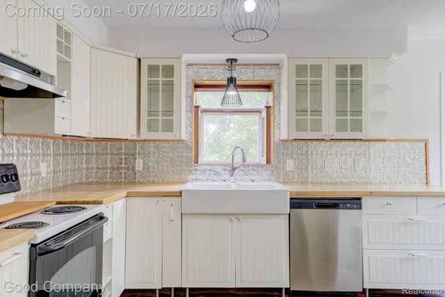 10 Millington Road, Pleasant Ridge, MI 48069