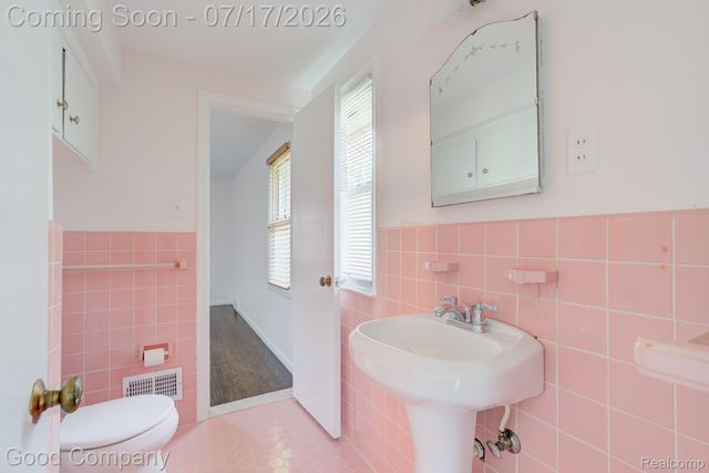 10 Millington Road, Pleasant Ridge, MI 48069