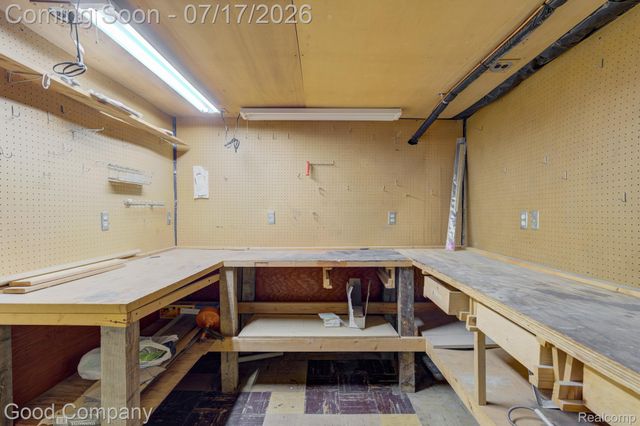 10 Millington Road, Pleasant Ridge, MI 48069
