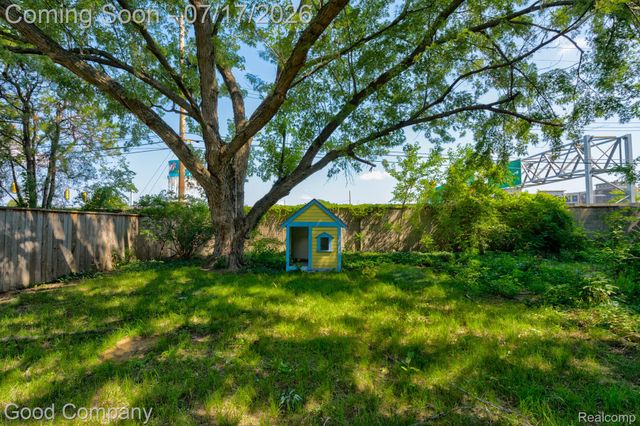 10 Millington Road, Pleasant Ridge, MI 48069