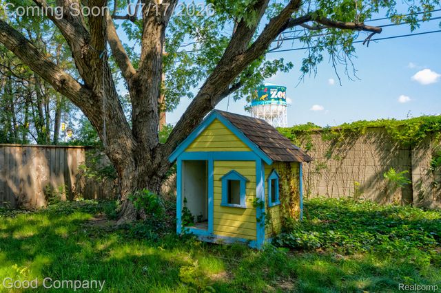 10 Millington Road, Pleasant Ridge, MI 48069