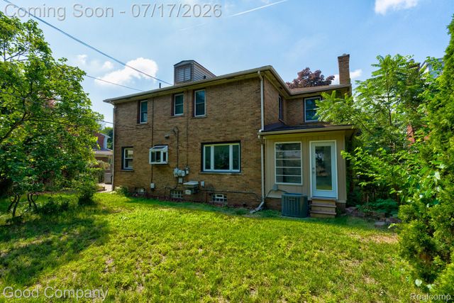10 Millington Road, Pleasant Ridge, MI 48069