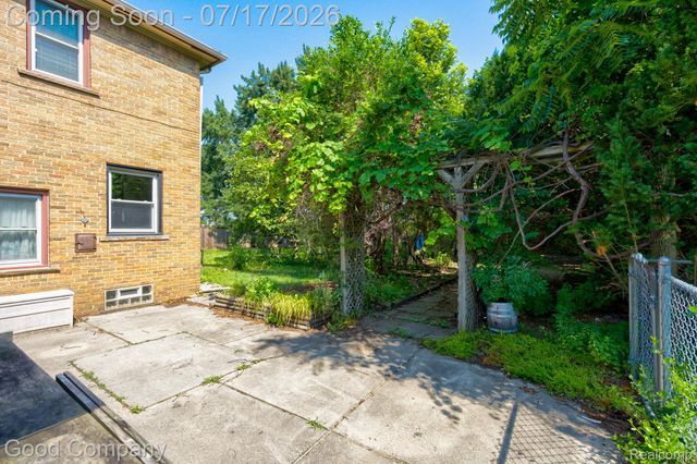 10 Millington Road, Pleasant Ridge, MI 48069