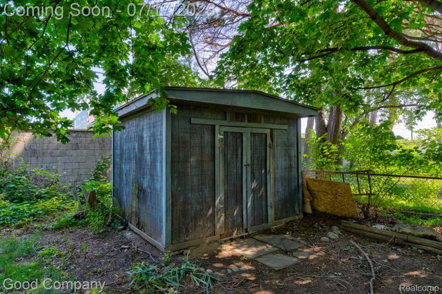 10 Millington Road, Pleasant Ridge, MI 48069