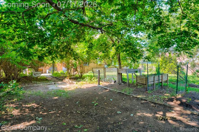 10 Millington Road, Pleasant Ridge, MI 48069