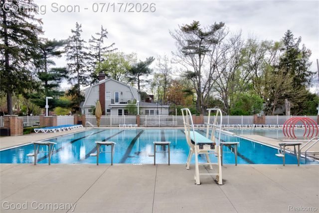 10 Millington Road, Pleasant Ridge, MI 48069