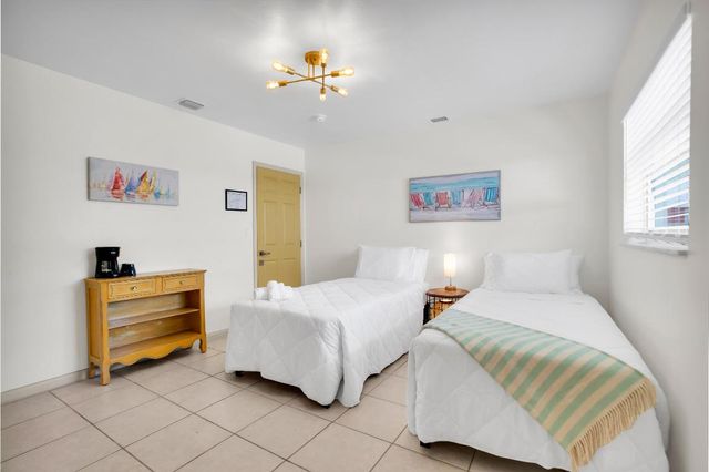 1840 SW 24th Street 1-2, Fort Lauderdale, FL 33315