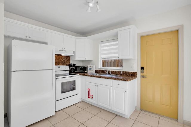 1840 SW 24th Street 1-2, Fort Lauderdale, FL 33315