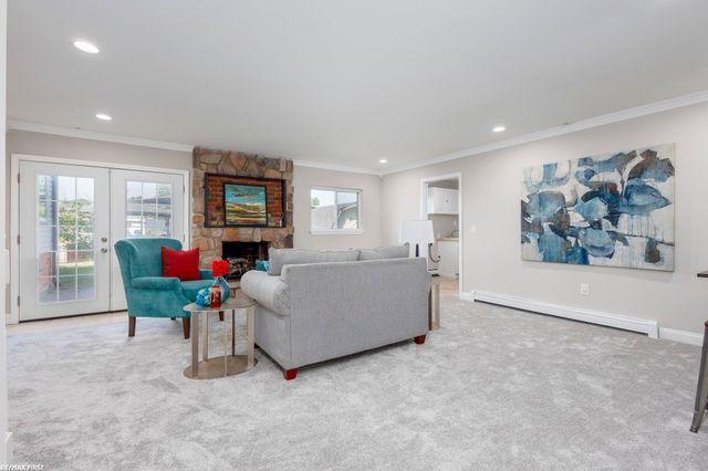 22770 Worthington Ct Court, Saint Clair Shores, MI 48081