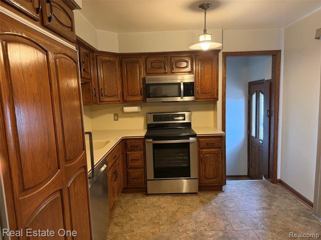 26126 Warrington Street, Dearborn Heights, MI 48127