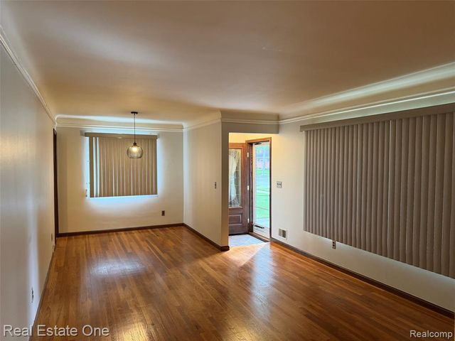 26126 Warrington Street, Dearborn Heights, MI 48127