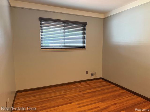 26126 Warrington Street, Dearborn Heights, MI 48127