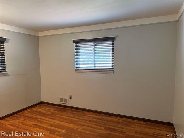 26126 Warrington Street, Dearborn Heights, MI 48127