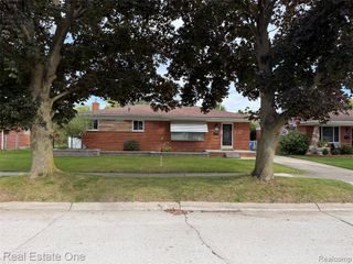 26126 Warrington Street, Dearborn Heights, MI 48127