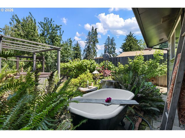 341 Hardy Ave, Eugene, OR 97404
