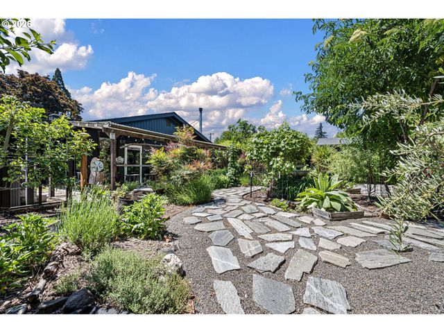 341 Hardy Ave, Eugene, OR 97404