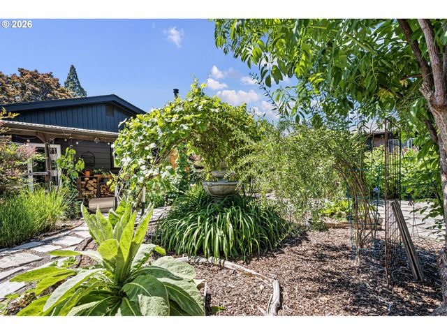 341 Hardy Ave, Eugene, OR 97404