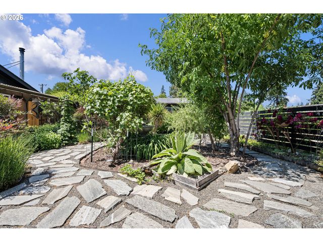 341 Hardy Ave, Eugene, OR 97404