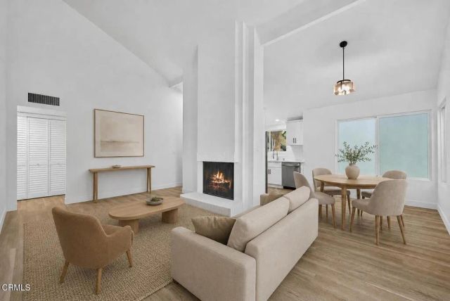 22330 Victory Boulevard 604, Los Angeles, CA 91367