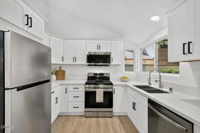 22330 Victory Boulevard 604, Los Angeles, CA 91367