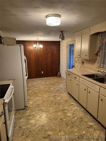 1127 S Thompson Road, Lexington, IN 47138