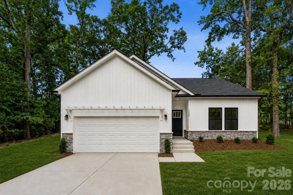 1004 Oak Hill Drive, Monroe, NC 28112