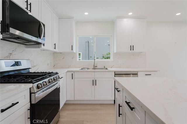 5738 Beck Avenue, North Hollywood, CA 91601