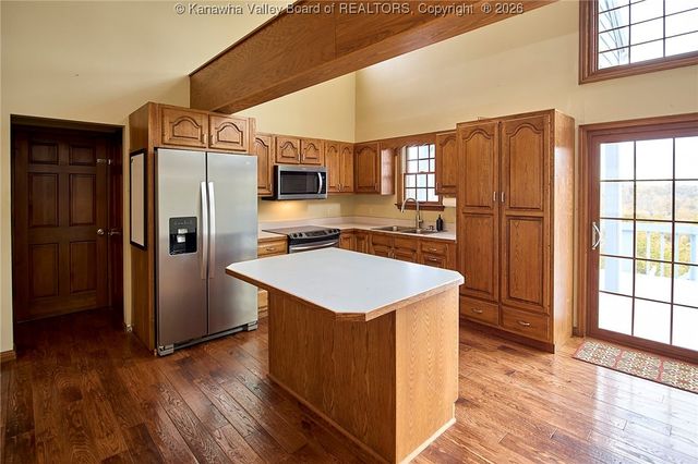 229 Deerfield Drive, Winfield, WV 25213