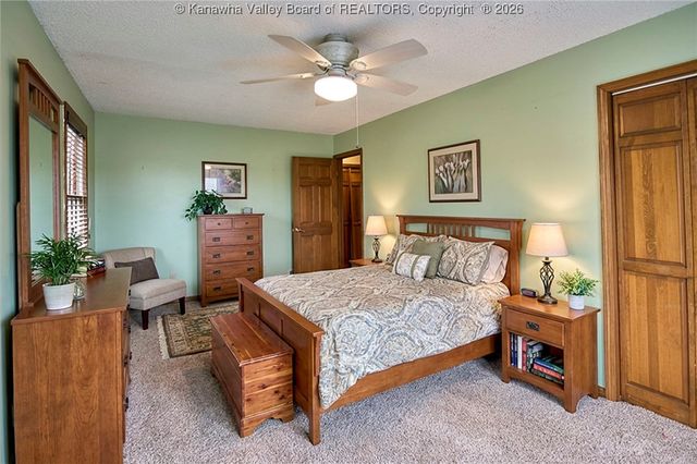 229 Deerfield Drive, Winfield, WV 25213