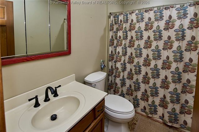 229 Deerfield Drive, Winfield, WV 25213