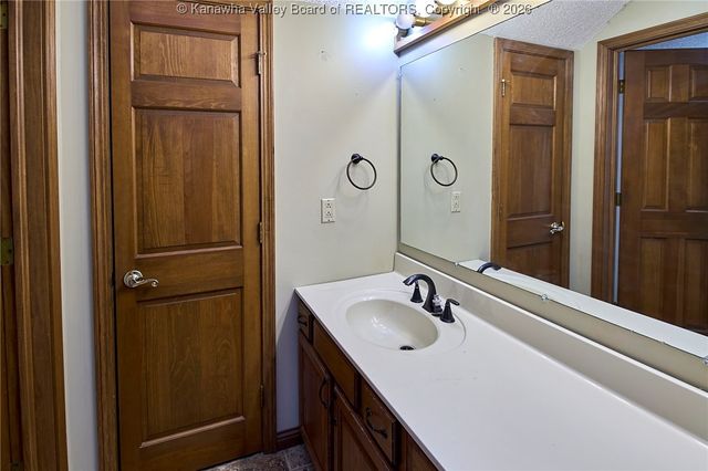 229 Deerfield Drive, Winfield, WV 25213