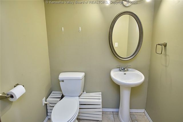 229 Deerfield Drive, Winfield, WV 25213