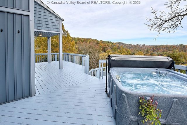 229 Deerfield Drive, Winfield, WV 25213