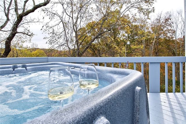 229 Deerfield Drive, Winfield, WV 25213