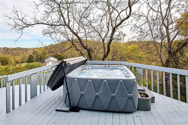 229 Deerfield Drive, Winfield, WV 25213