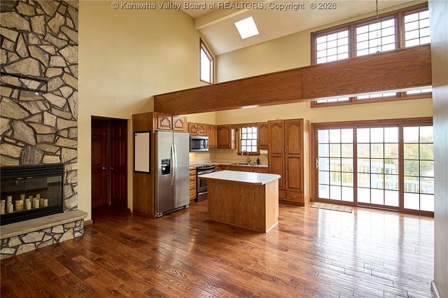 229 Deerfield Drive, Winfield, WV 25213