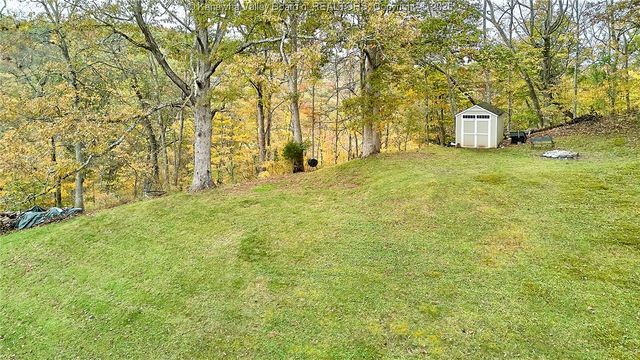 229 Deerfield Drive, Winfield, WV 25213