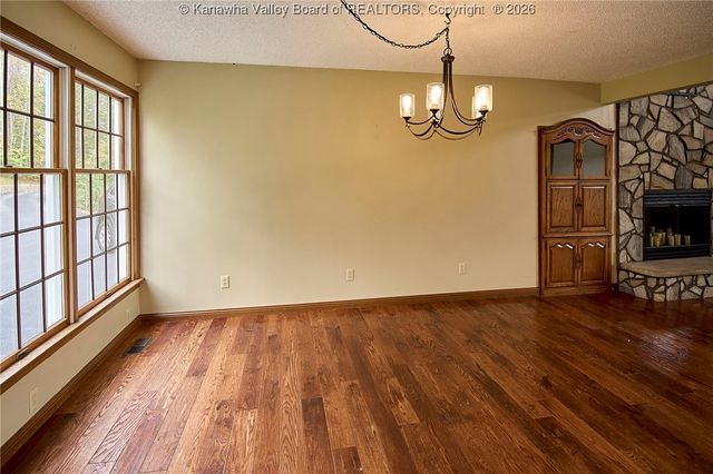 229 Deerfield Drive, Winfield, WV 25213