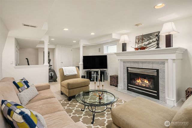 4721 45th Avenue NE, Seattle, WA 98105