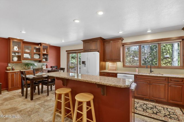 4819 Whitebirch Court, Sylvania, OH 43560