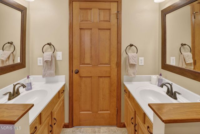 4819 Whitebirch Court, Sylvania, OH 43560