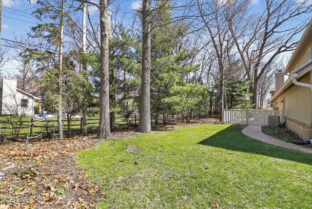 4819 Whitebirch Court, Sylvania, OH 43560