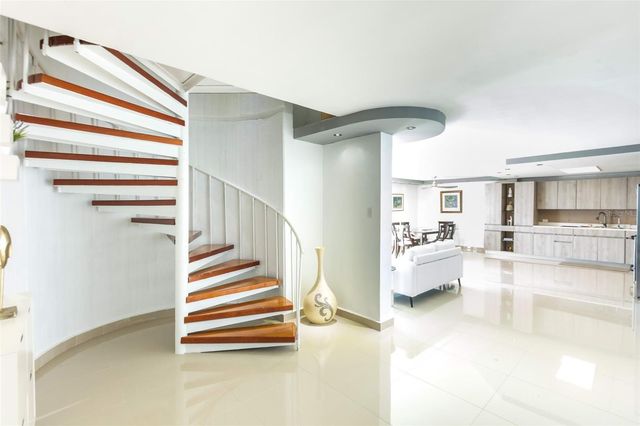 C. Bolivar COBIANS PLAZA AVENUE 21, San Juan, PR 00909