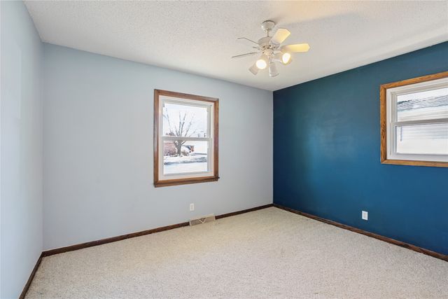 806 SE Bel Aire Road, Ankeny, IA 50021