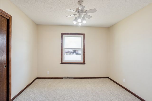 806 SE Bel Aire Road, Ankeny, IA 50021