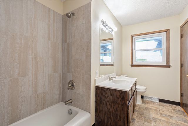 806 SE Bel Aire Road, Ankeny, IA 50021