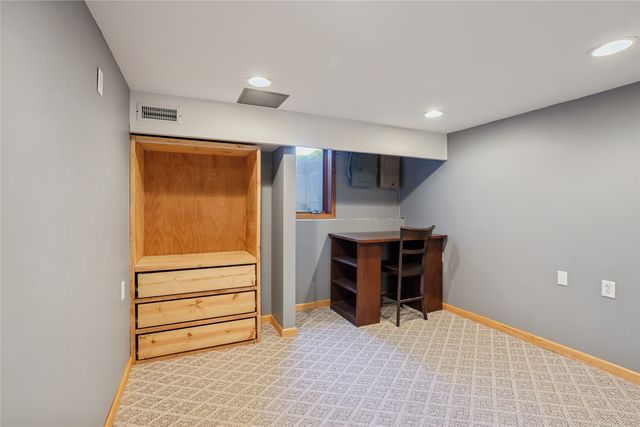 806 SE Bel Aire Road, Ankeny, IA 50021