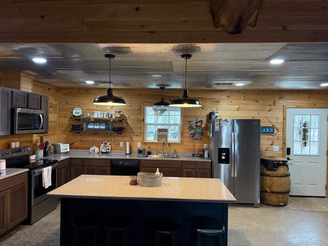 385 Section Line Road, Greers Ferry, AR 72067