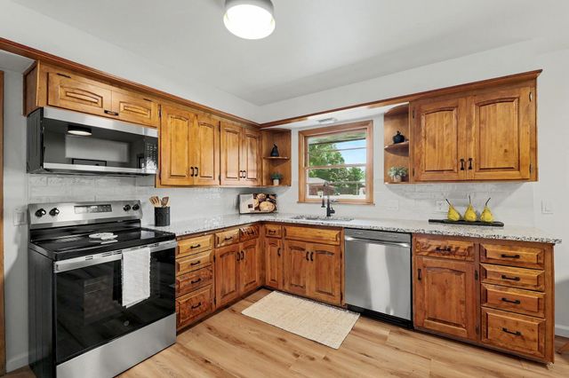 3321 E Bellaire Ct, Wichita, KS 67218