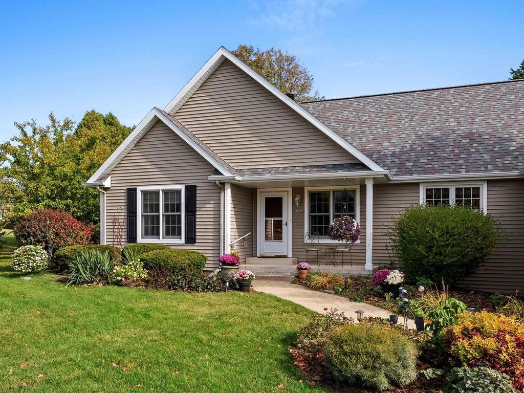 322 N 18TH AVENUE, Sturgeon Bay, WI 54235